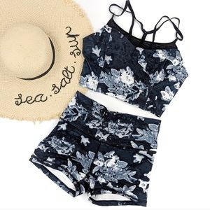 Old Navy Yoga Crop Bra Top and Shorts Set - M